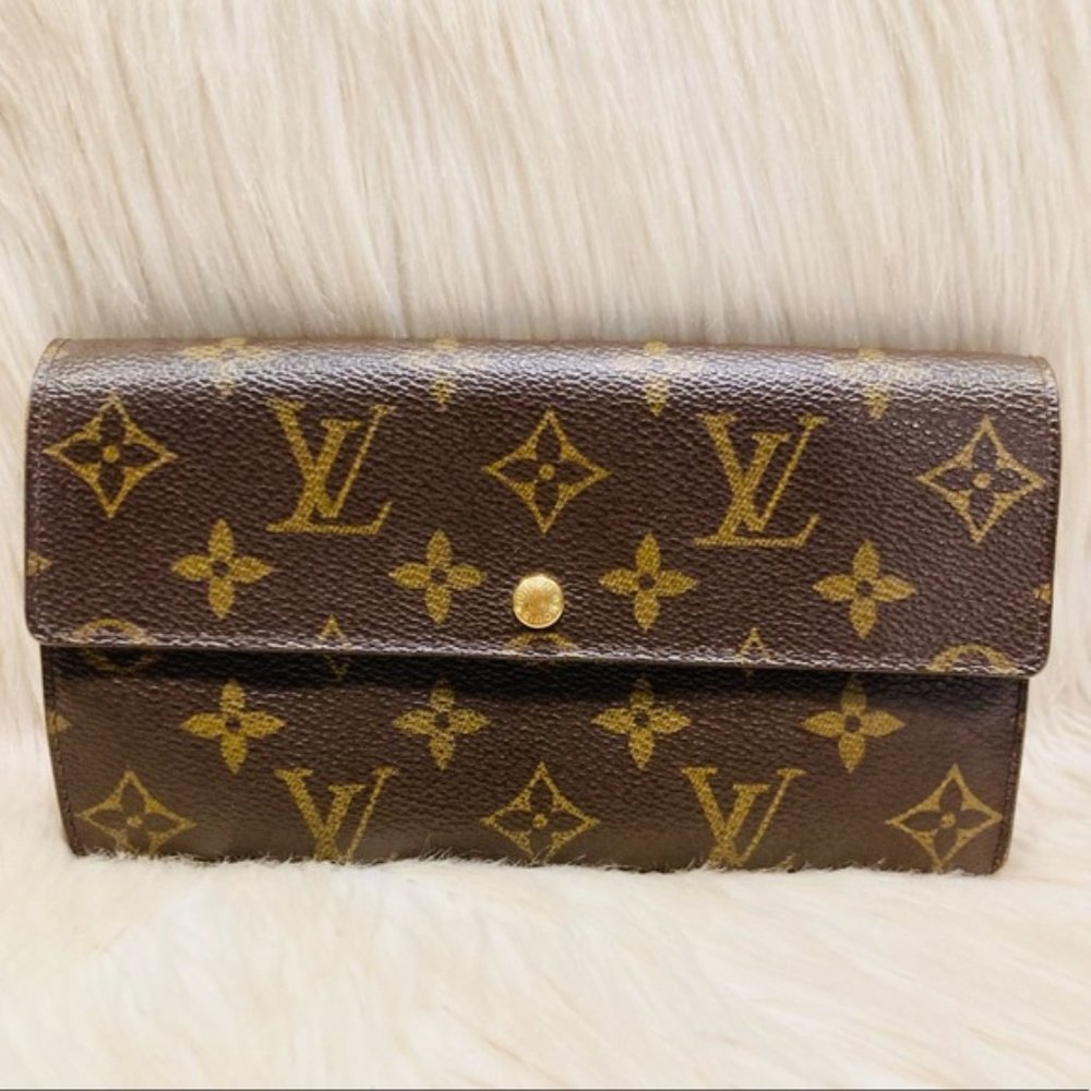 Authentic Louis Vuitton International Wallet